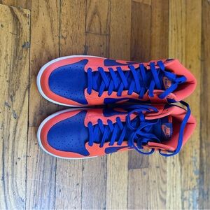Nike Men’s Vibrant Orange and Navy Sneakers